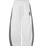 M / White pants