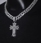 Single pendant [chain not included]