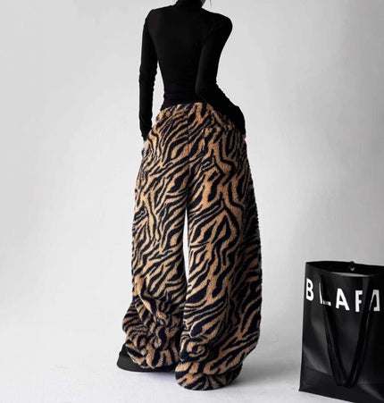 THETLSTUDIO Korean retro lazy leopard print warmth can be worn inside and outside, wide-leg sweatpants, women's winter casual jazz dance scimitar pants