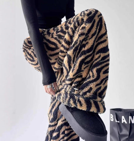 THETLSTUDIO Korean retro lazy leopard print warmth can be worn inside and outside, wide-leg sweatpants, women's winter casual jazz dance scimitar pants