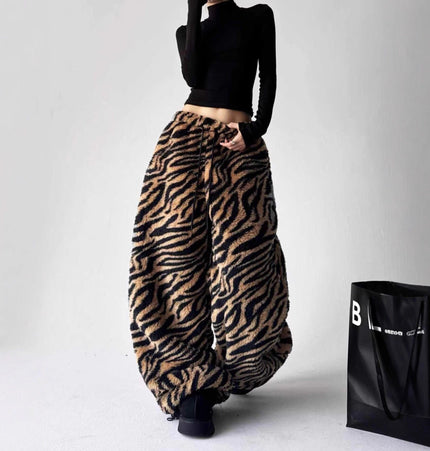 THETLSTUDIO Korean retro lazy leopard print warmth can be worn inside and outside, wide-leg sweatpants, women's winter casual jazz dance scimitar pants
