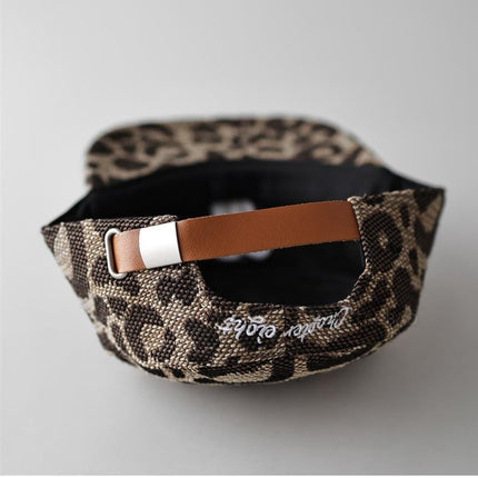 TALKLESSFASHION Korean version of niche retro leopard print flat top flat brim hat for men and women, fashion trend, cool and handsome, sweet and spicy, casual and versatile