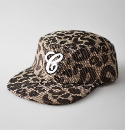 TALKLESSFASHION Korean version of niche retro leopard print flat top flat brim hat for men and women, fashion trend, cool and handsome, sweet and spicy, casual and versatile
