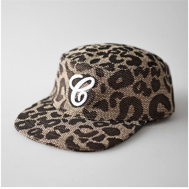 TALKLESSFASHION Korean version of niche retro leopard print flat top flat brim hat for men and women, fashion trend, cool and handsome, sweet and spicy, casual and versatile