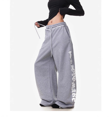THETLSTUDIO Vintage American Letter Print Scimitar Sweatpants Women's Trendy Sports Jazz Dance Street Loose Drape Wide-leg Pants