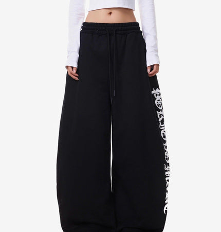 THETLSTUDIO Vintage American Letter Print Scimitar Sweatpants Women's Trendy Sports Jazz Dance Street Loose Drape Wide-leg Pants